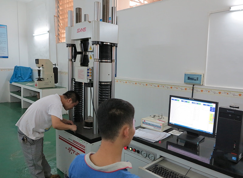 Microcomputer controlled electro hydraulic servo universal testing machine